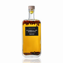 Load image into Gallery viewer, Aceite de Oliva con Guindilla, Ajo y Pimientas - 500ml
